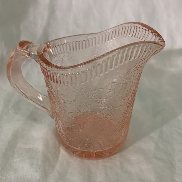 Pink strawberry creamer by US Glass Co made in early 1930’s - Picture 4 of 4